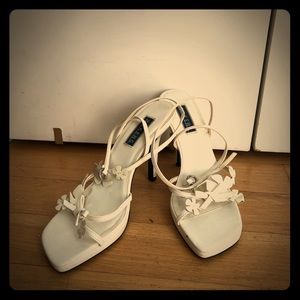 Baker flower white sandals size 7